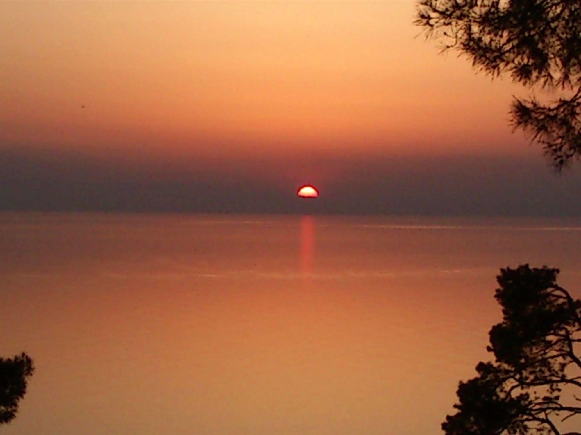Dryades Hotel Siviri Bagian luar foto